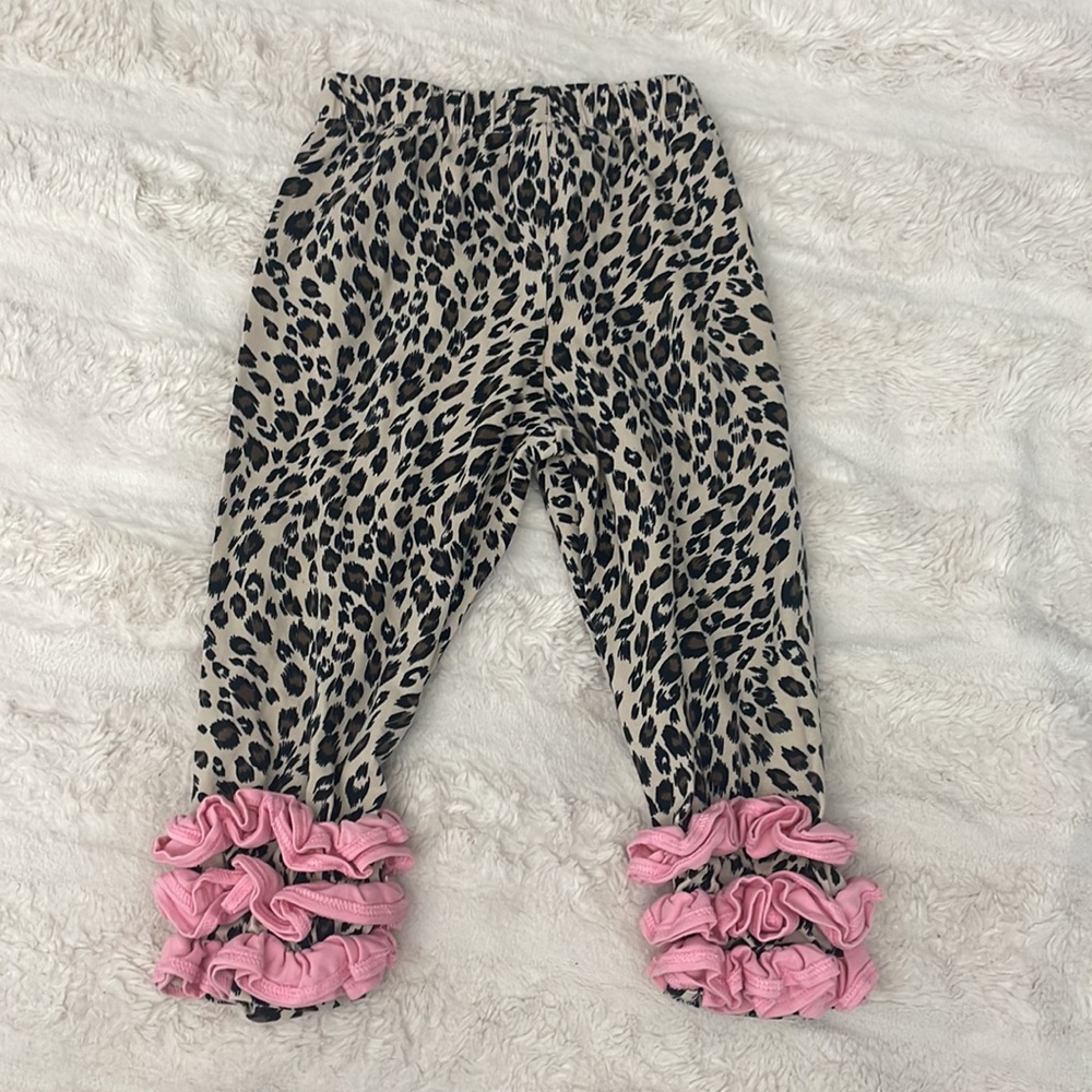 GIRLS LEOPARD PRINT LEGGINGS WITH PINK RUFFLE DETAIL - Picture 2 of 5